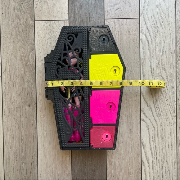 Monster High Skulltimate Secrets Fearidescent Draculaura Doll - Picture 5 of 6